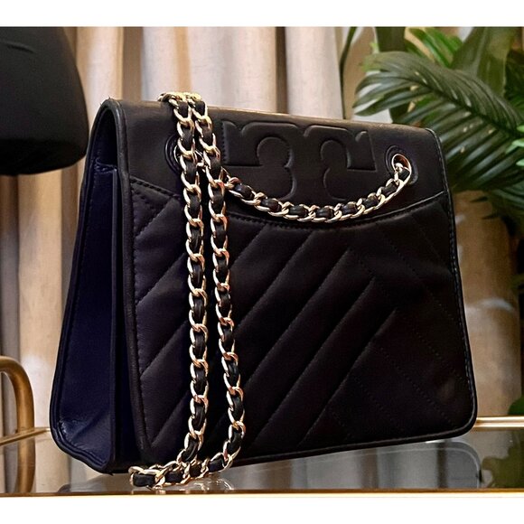 ✺ AUTHENTIC TORY BURCH NAVY BLUE QUILTED LEATHER FLEMING/ALEXA HANDBAG - Picture 6 of 11